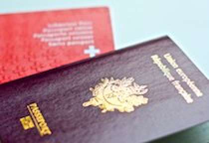 Passeport français et suisse