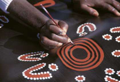 Peinture aborigène dans le Territoire du Nord de l'Australie